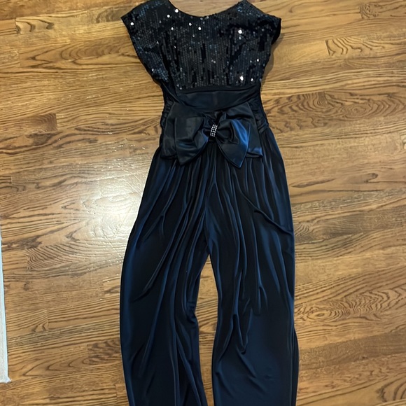 Black evening jumpsuit. Dave and Johnny brand.size 6 - Picture 2 of 5